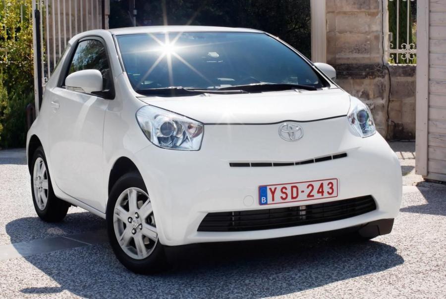  Toyota iQ Production 2012 года  (фото 5 из 10)